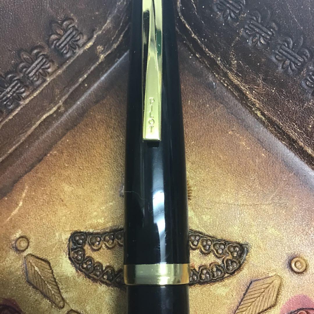 ❣️PILOT パイロット❣️ 万年筆 ブラックゴールドアクセント - メルカリ