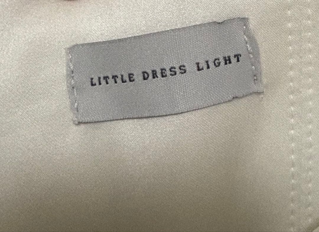 オフショルダー　刺繍ホワイト　ウェディングドレス　2way