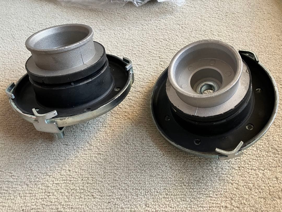 Lancia Thesis ランチア　テージス用フロントアッパーマウント