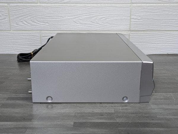 TOSHIBA 東芝 SD-V700 VHSビデオデッキ一体型DVDプレーヤー