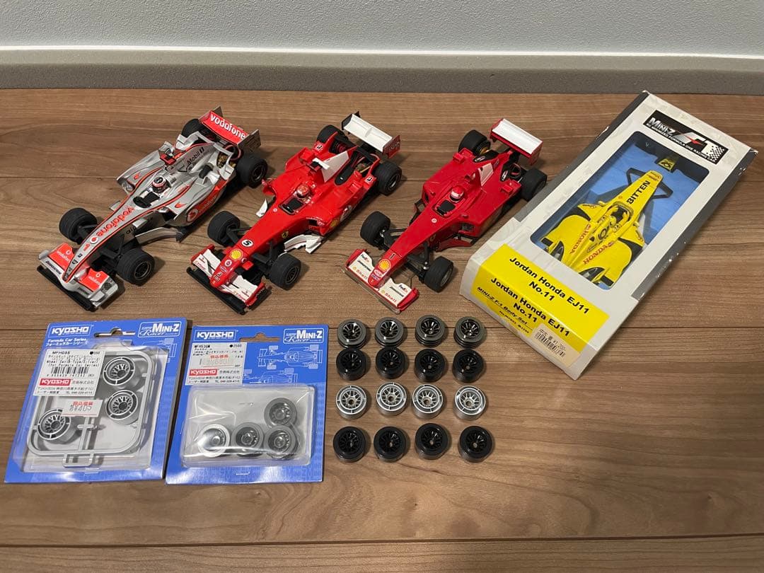 【希少】京商ミニッツF1 2.4GHz シャーシ&ボディ(3台)•ホイールセット