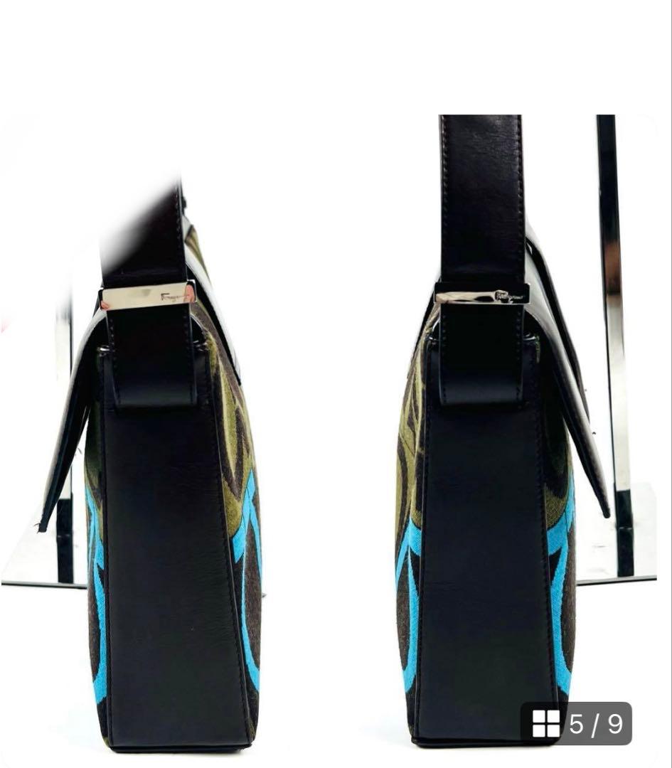 [美品]フェラガモ　ガンチーニ柄　ショルダーバッグ 　キャンバス