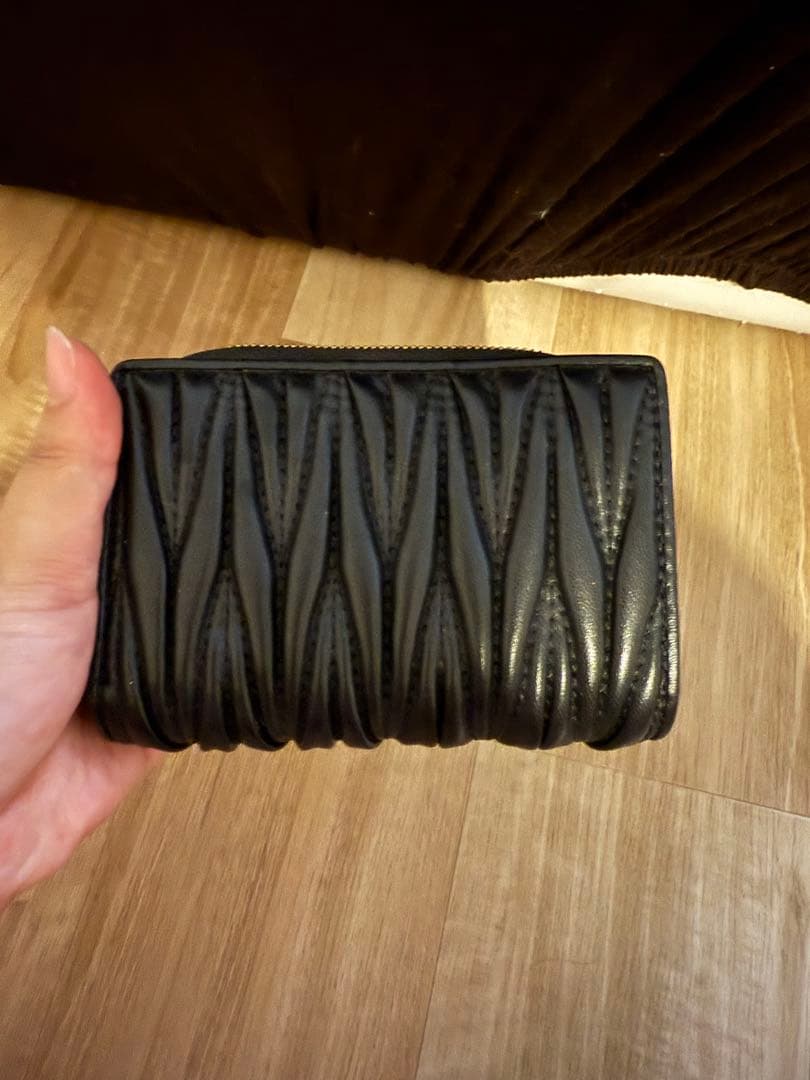 一時間だけ値下げ‼️Miu Miu 黒 プリーツデザイン ハンドバッグ&財布