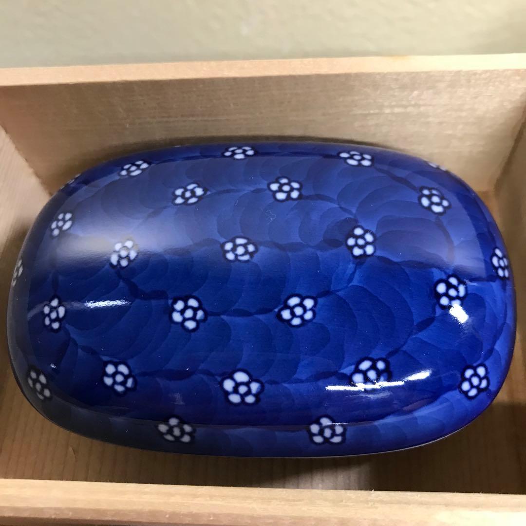 未使用 木箱付き 源右衛門 染付梅地紋 蓋物