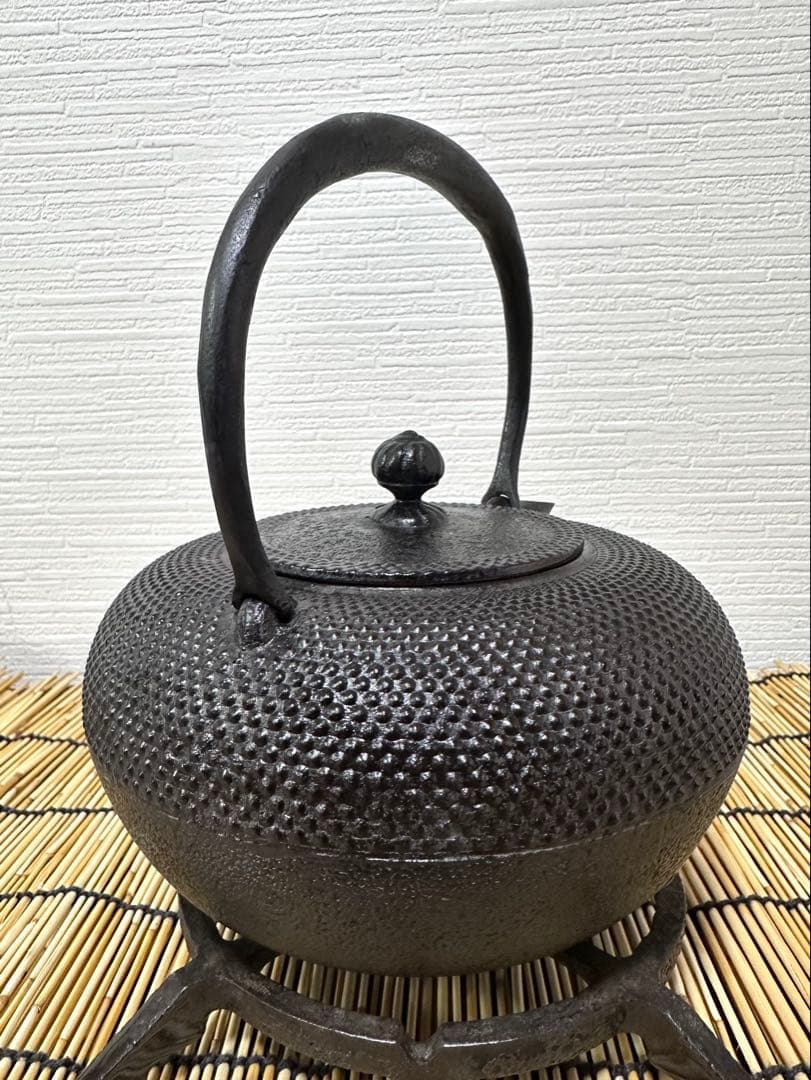 未使用品、栞、一級品合格証貼付　南部三厳堂名人東仙作　南部鉄瓶　南部鉄器　鉄瓶