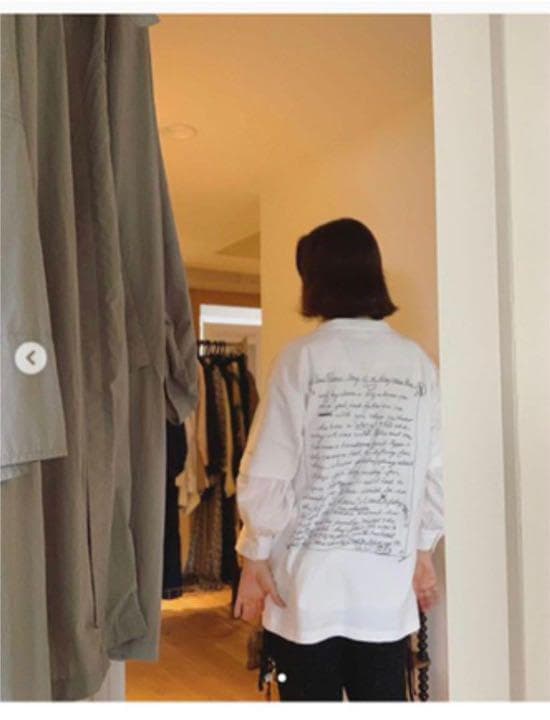 石田ゆり子 着 Bruce Weber BIOTOP Tシャツ 猫 ビオトープ - メルカリ