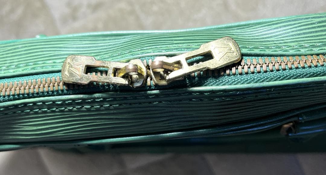 Louis Vuitton エピレザー ビジネスバッグ グリーン