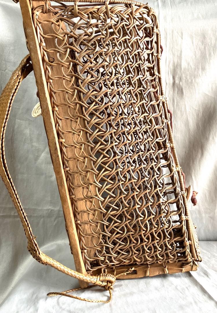 インドネシアカリマンタン島ダヤック族ロタン編み背負籠