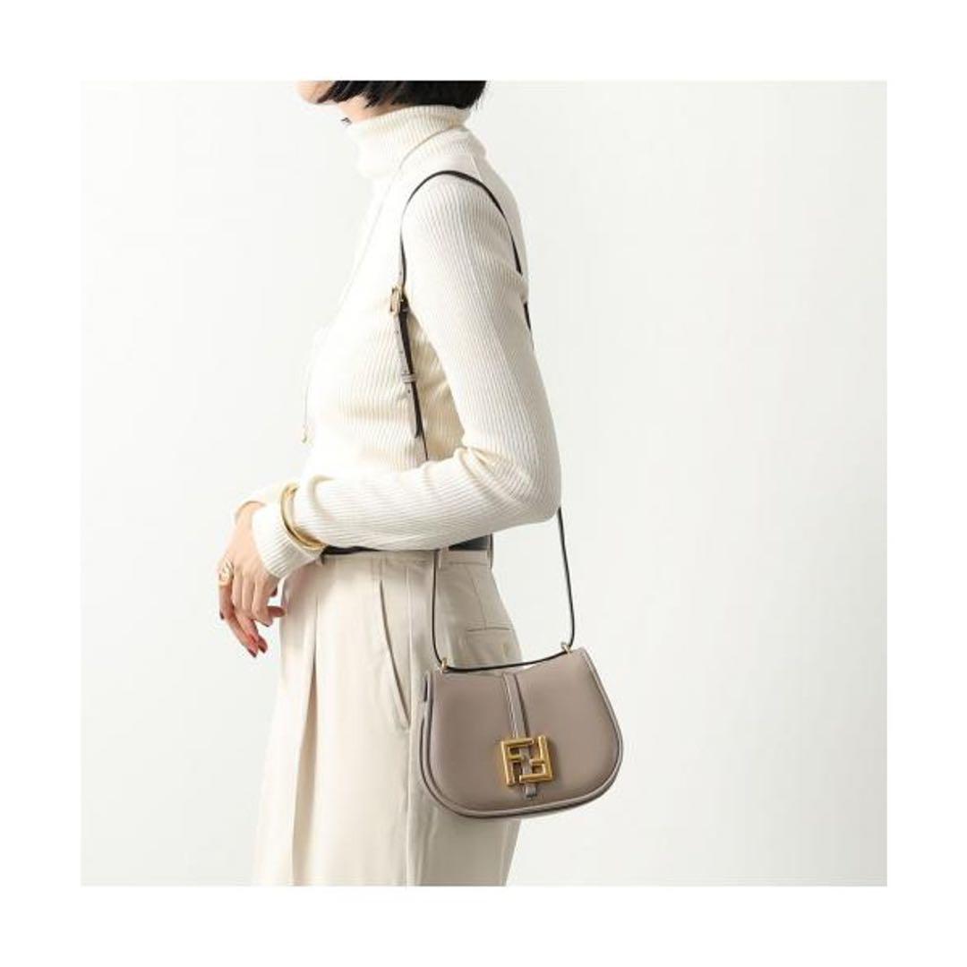 リュウリュウ 【極美品】FENDI フェンディ ショルダーバッグ グレー