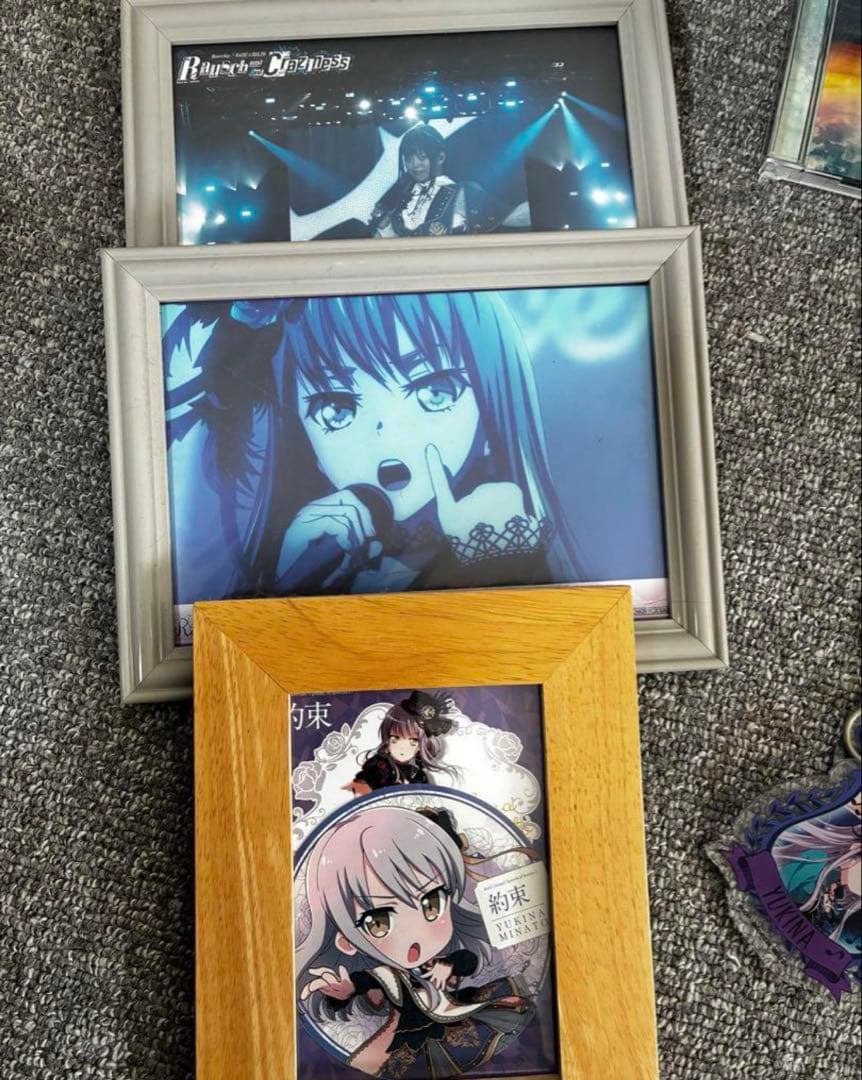 湊友希那 寝そべり