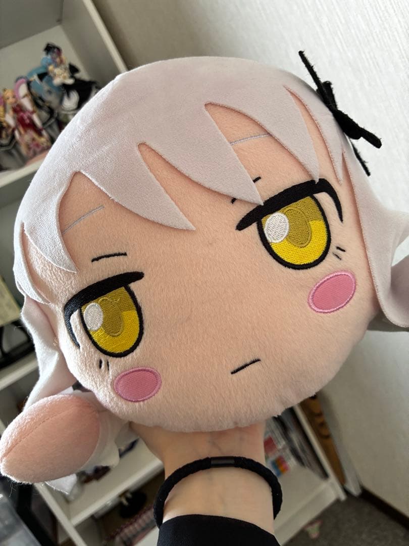 湊友希那 寝そべり