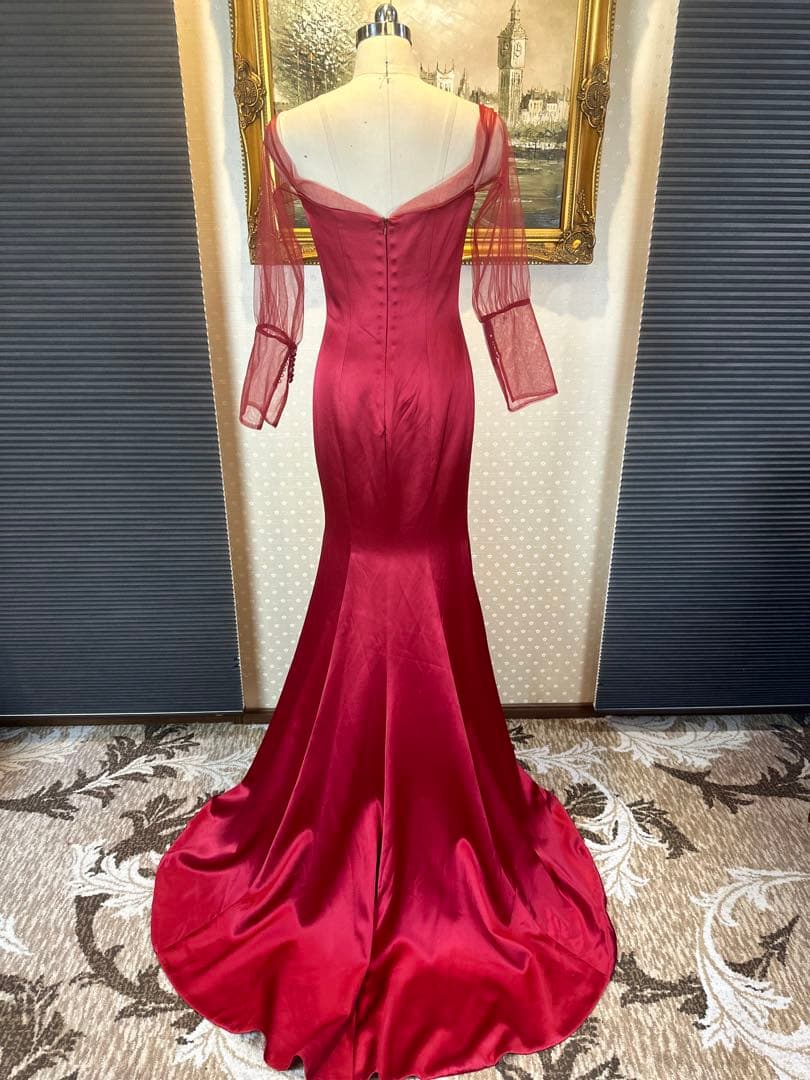 赤 サテン マーメイドラインドレス 透け感のある長袖 ビーズ付き