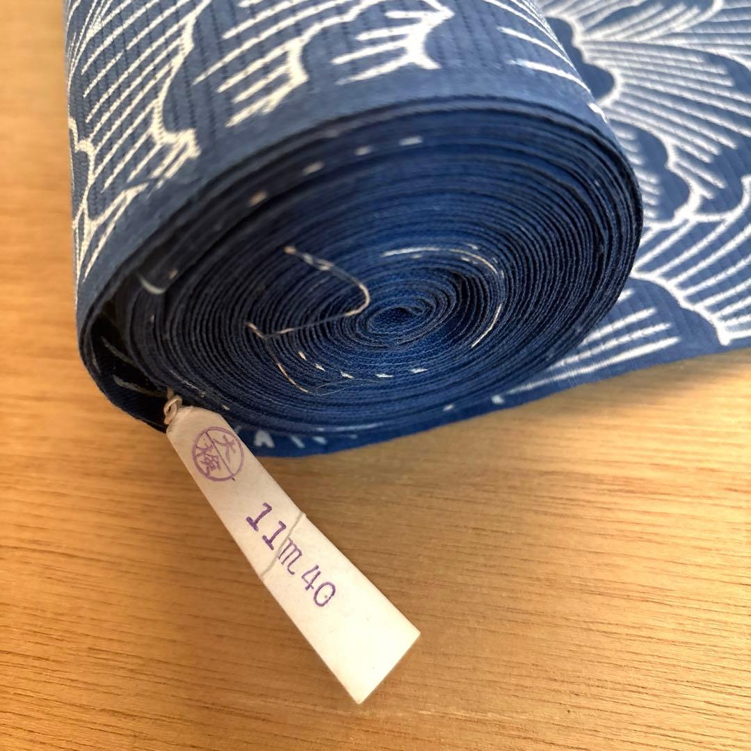 浴衣反物　藍色花柄　一反(36㎝×11.4m)