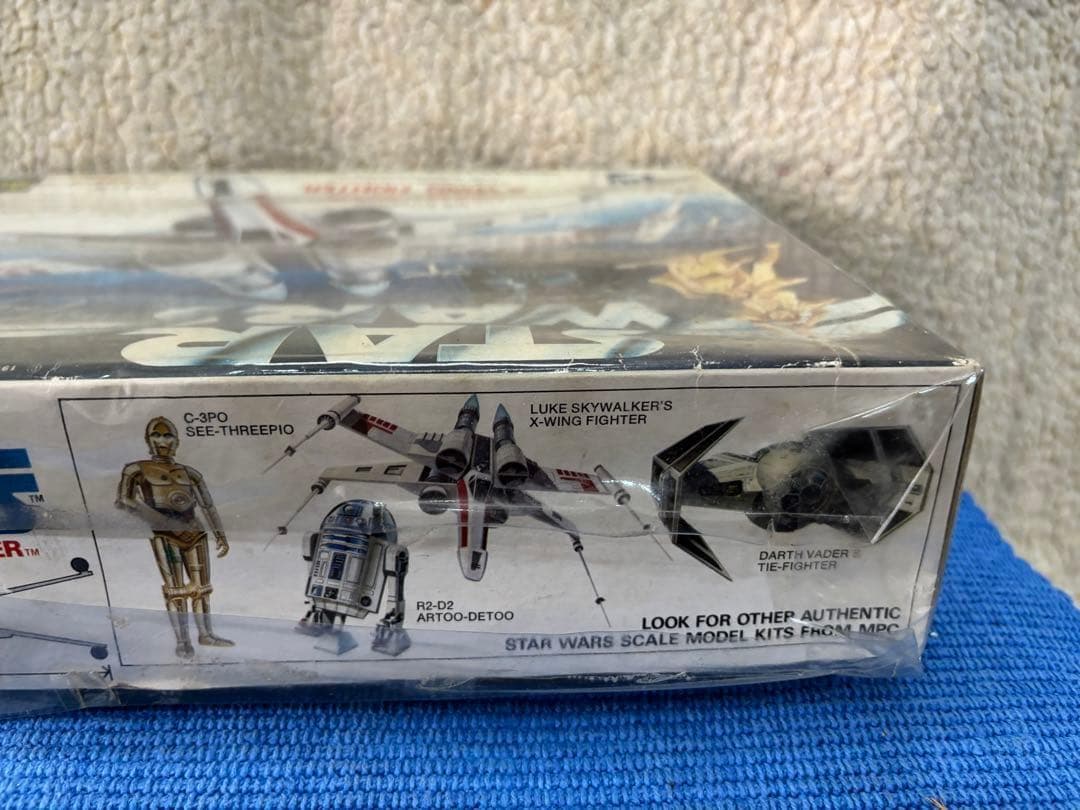 スターウォーズ　 超レアなお宝付き(下敷き？）　プラモデル　X-wing