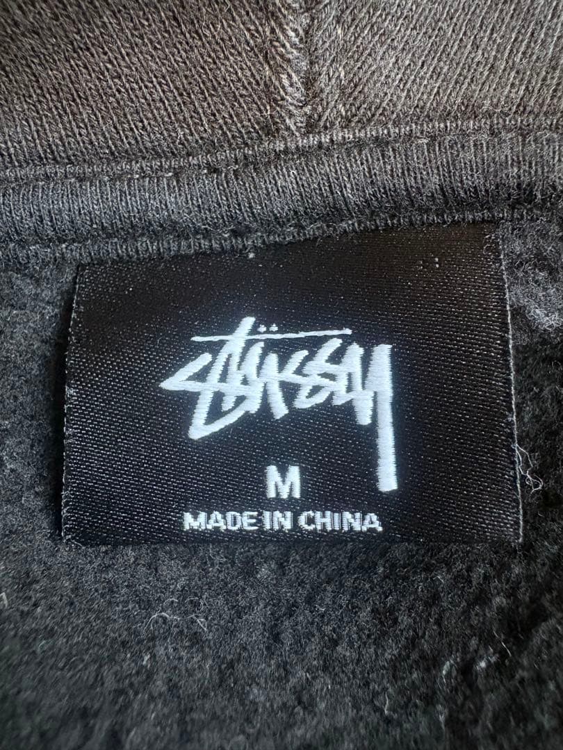 ストゥーシーStüssy ブラック パーカー M