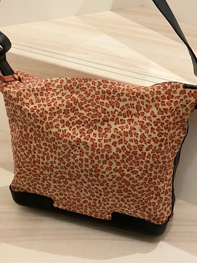 BOTTEGA VENETA ボッテガ　ヒョウ柄　肩掛けショルダーバッグ