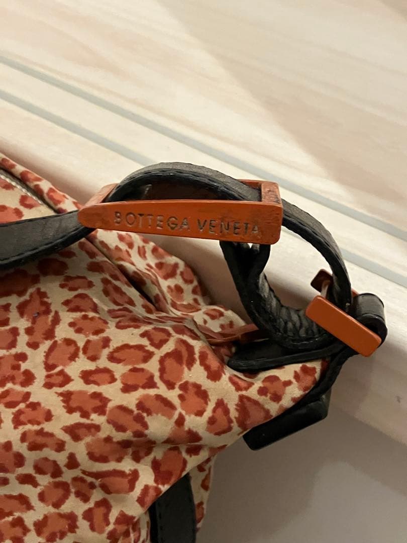 BOTTEGA VENETA ボッテガ　ヒョウ柄　肩掛けショルダーバッグ