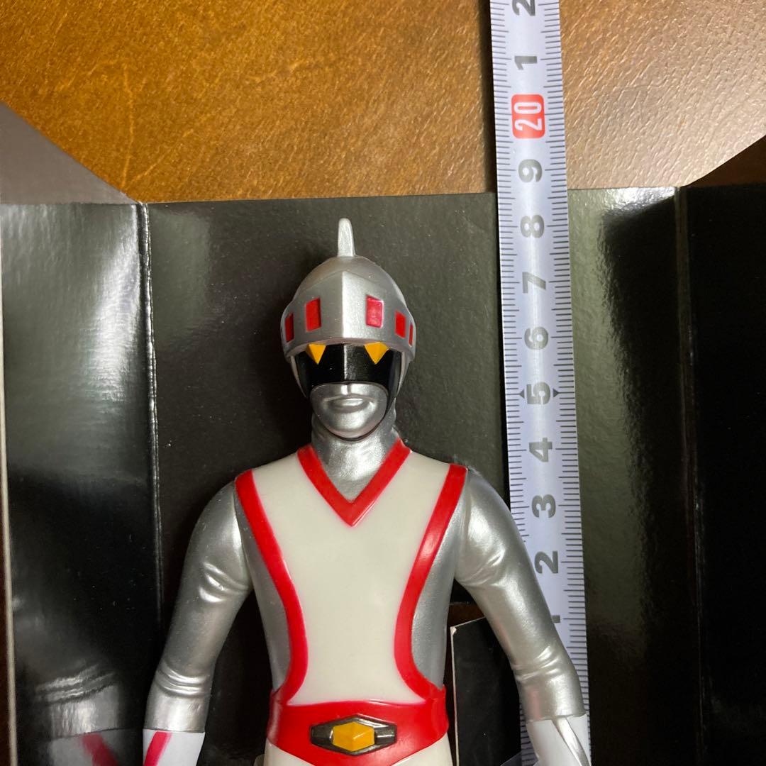 インスパイア シルバー仮面 ジャイアント ソフビ - メルカリ