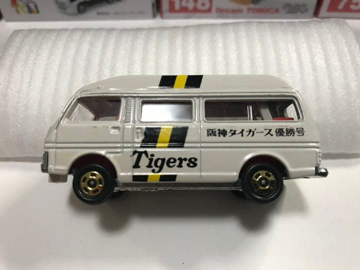黒箱トミカ　ニッサン　キャラバン　ハイルーフ　バン　日本製