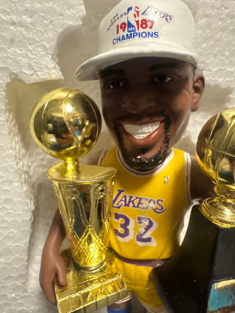 ロサンゼルス・レイカーズ フィギュア マジック・ジョンソン32番
