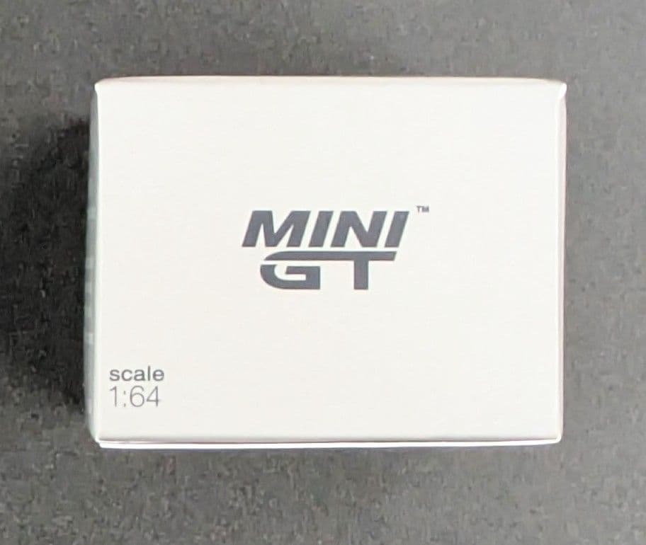 ミニカー MINI GT Oracle Red Bull Racing RB18 #11