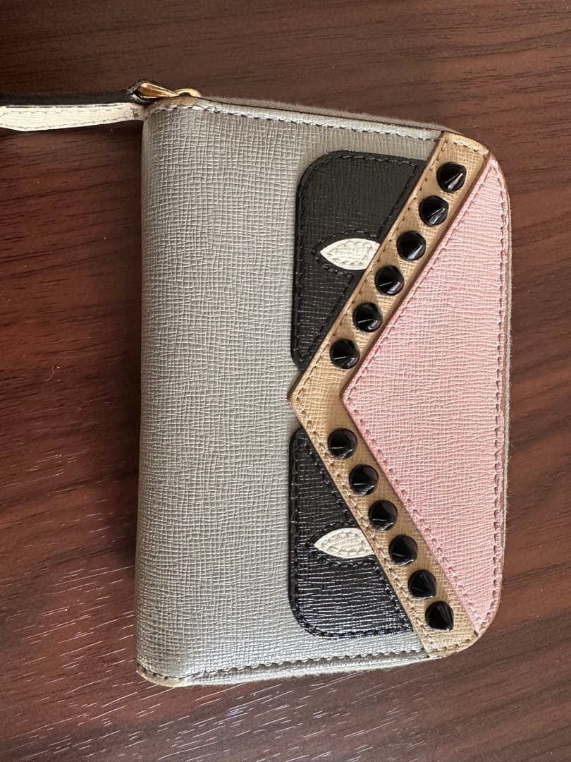 FENDI ケース スタッズ付き