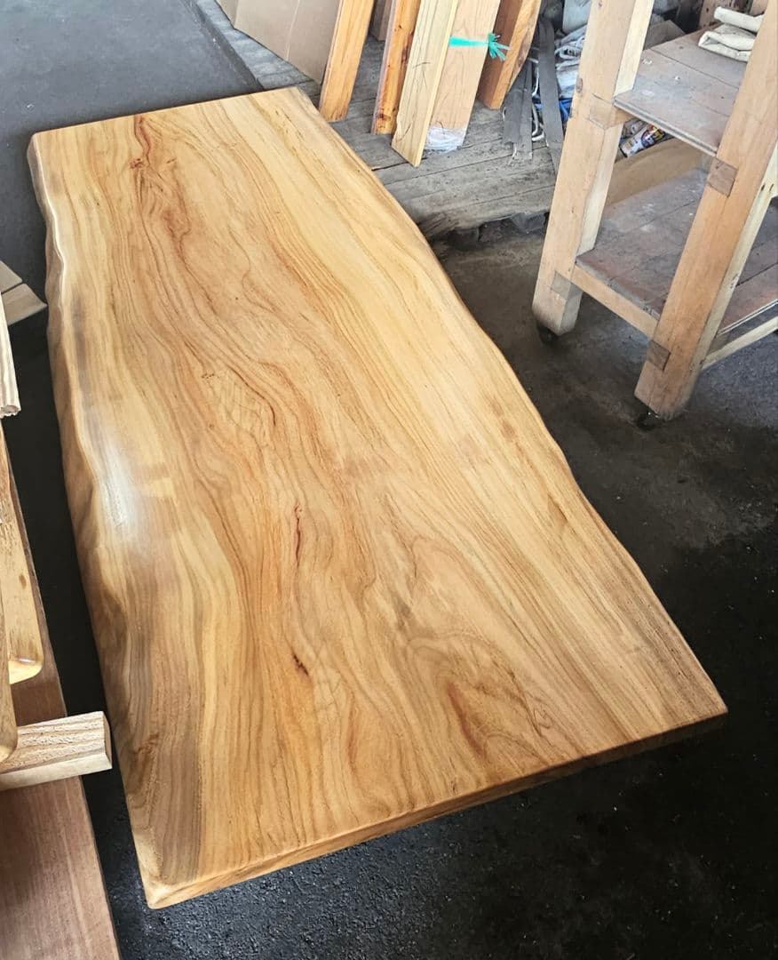 y*i様 楠　一枚板　ダイニング　テーブル　高級　おしゃれ　杢　栃　座卓