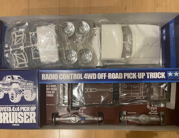 トヨタ　ハイラックス　4WD ハイリフト　RN36 タミヤ　新品　未開封