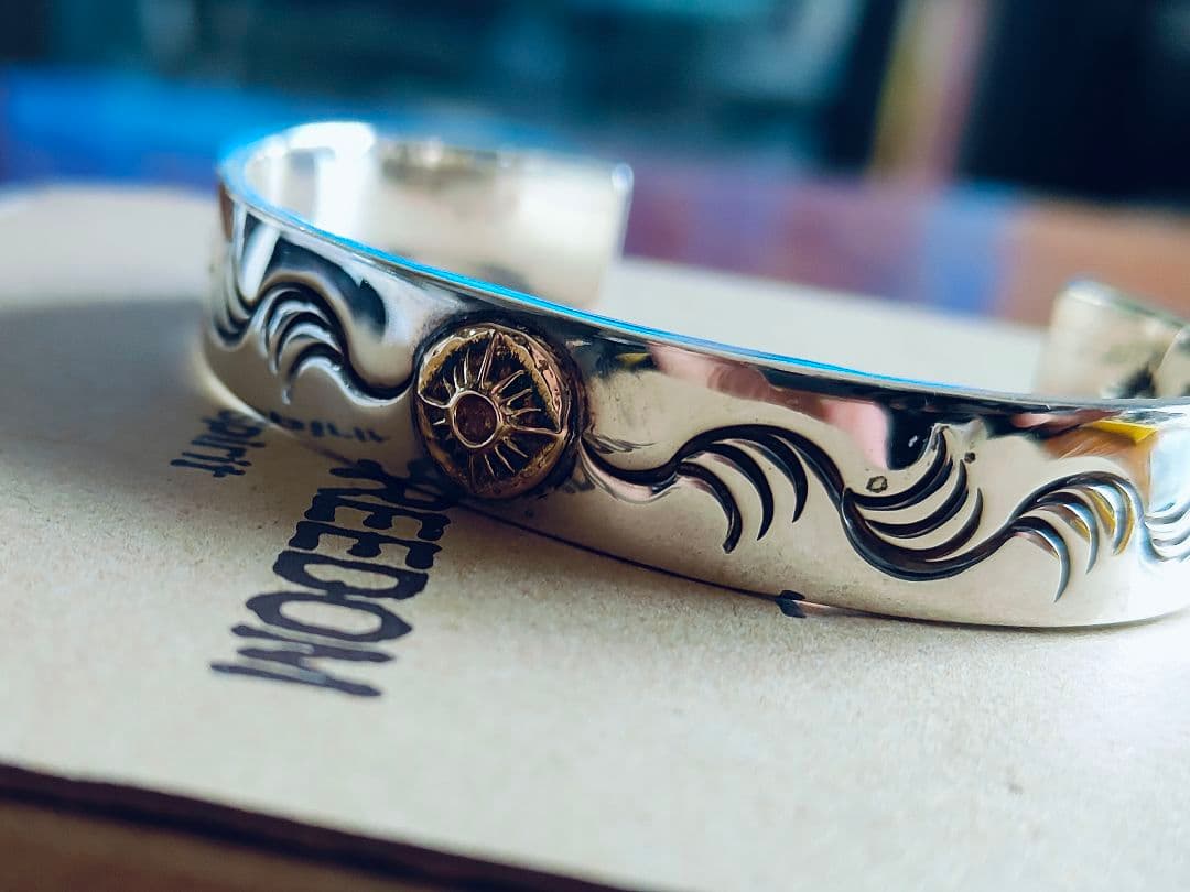 ピカピカ極美！【ARIZONA FREEDOM】唐草バングル　K18 印台