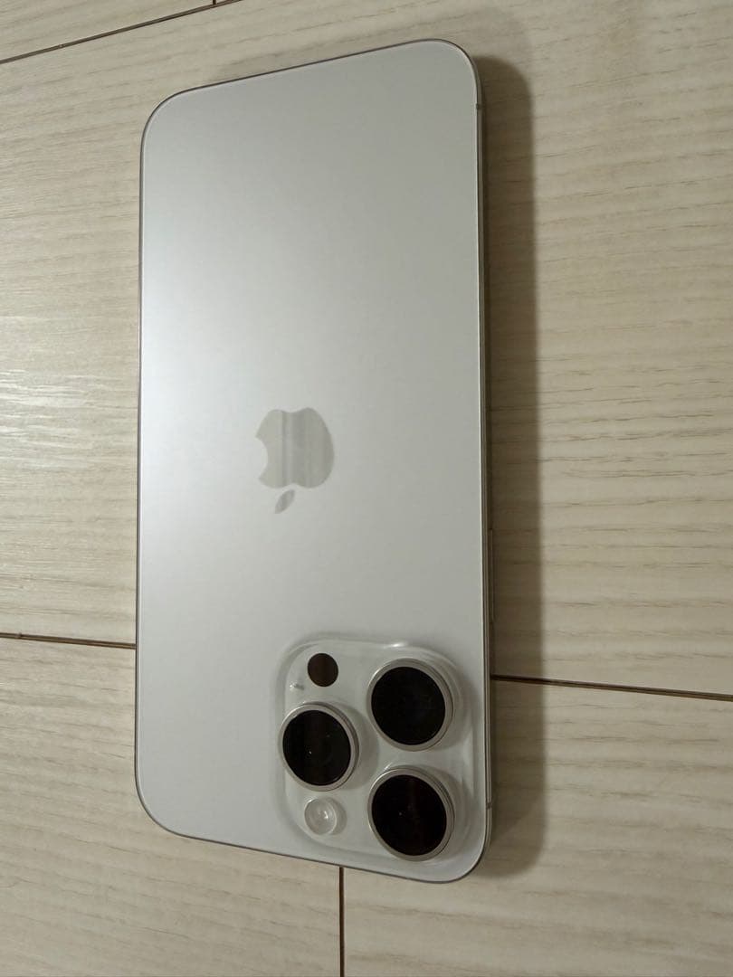 Apple iPhone 15 Pro Max 1TBシルバー 本体 Simフリ iPhone 15 Pro Max