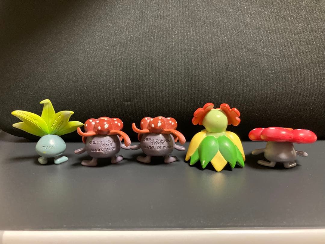 ポケモン　モンコレ　ナゾノクサ　クサイハナ×２　ラフレシア　キレイハナ