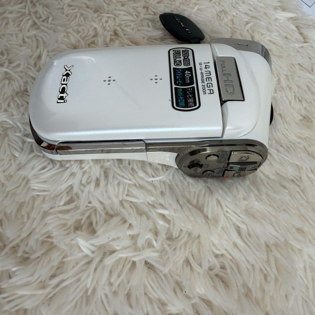 SANYO サンヨー デジカメ Xacti DMX−CG100 ホワイト - メルカリ