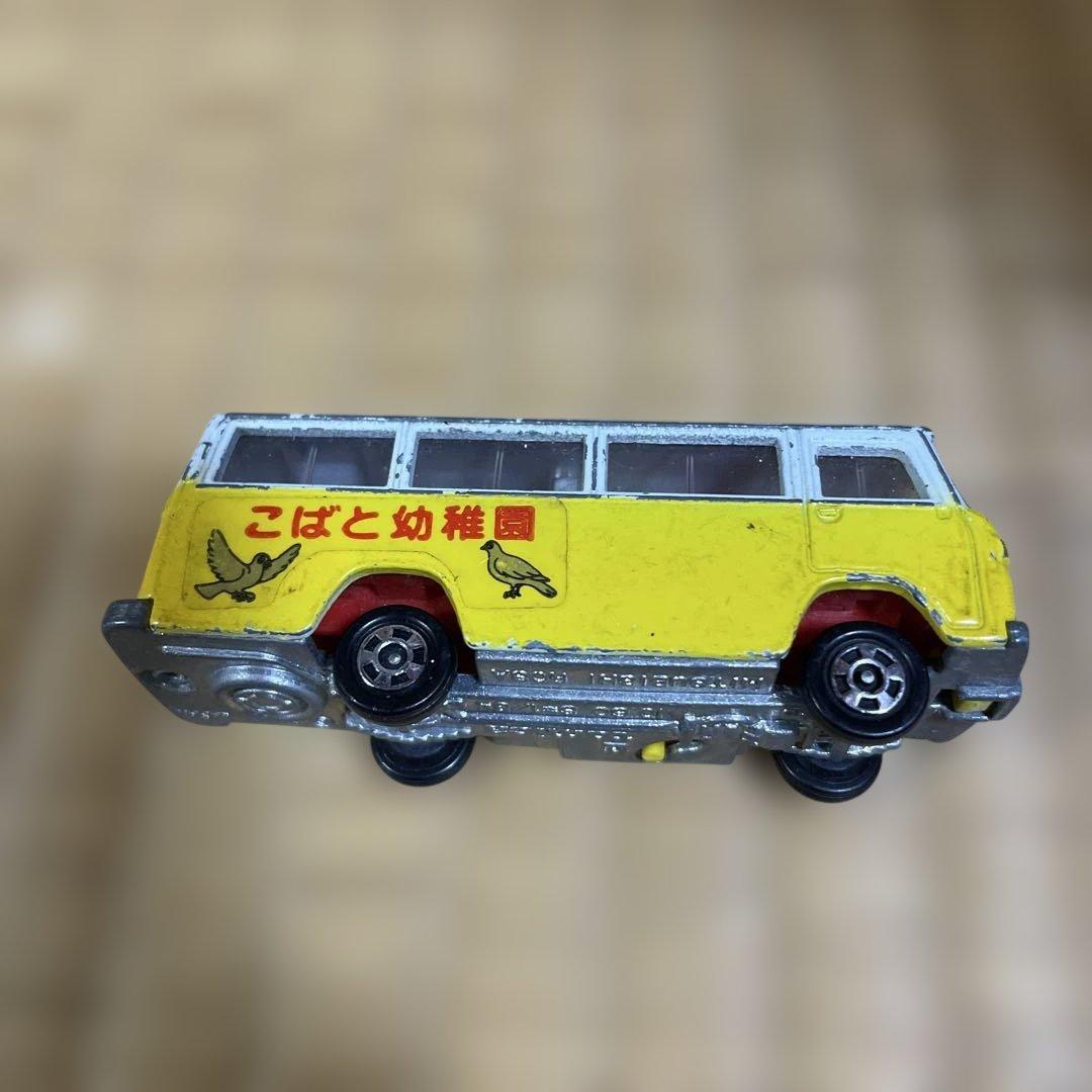 幼稚園バス風ミニカー 鳥のイラスト付き