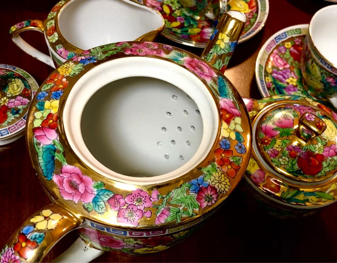 中国景徳鎮 十錦手 金地粉彩万華不落地 ティーセット