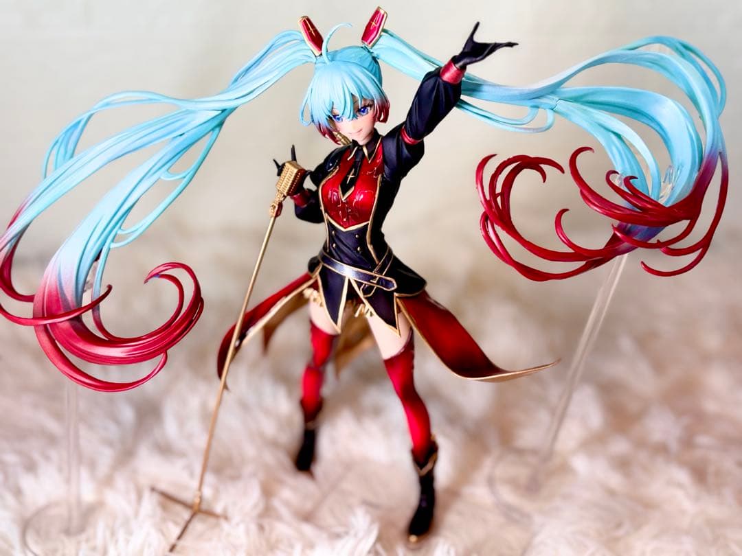 n*m様 初音ミク　フィギュア　リペイント　ガンダムコラボ　シャアカラーver