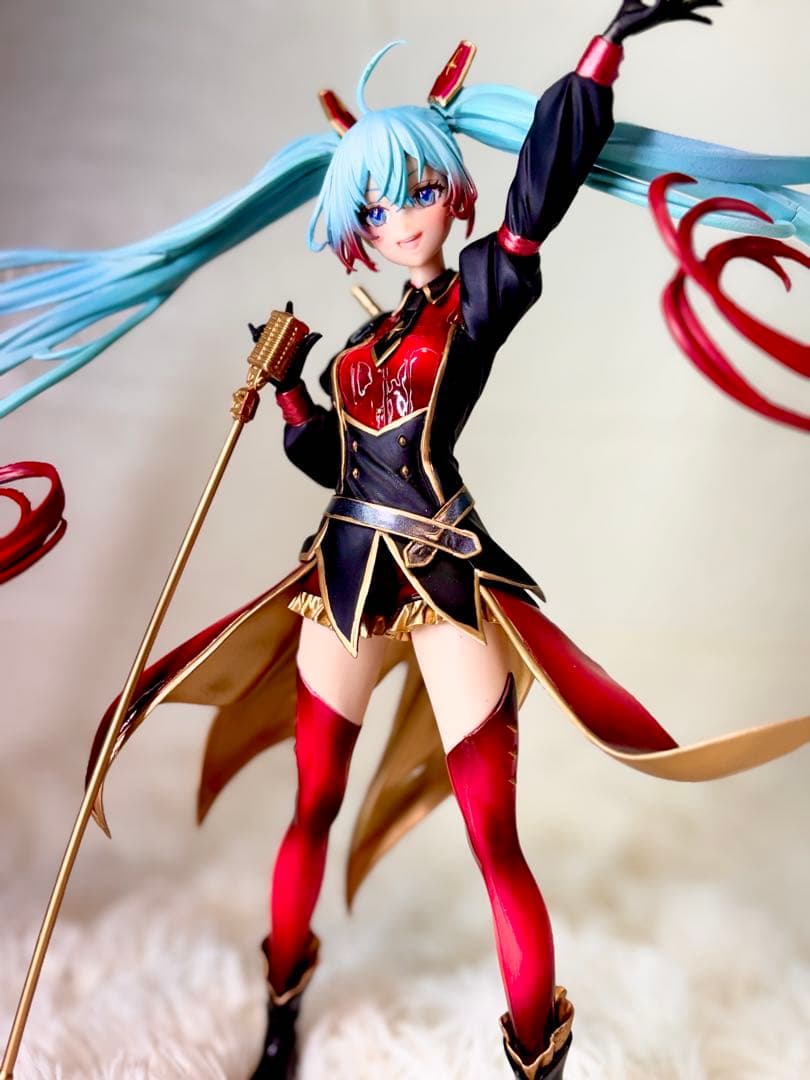 n*m様 初音ミク　フィギュア　リペイント　ガンダムコラボ　シャアカラーver