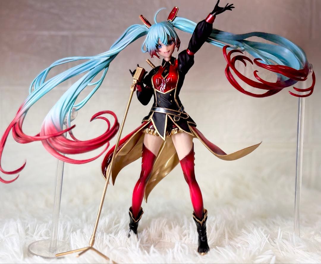 n*m様 初音ミク　フィギュア　リペイント　ガンダムコラボ　シャアカラーver