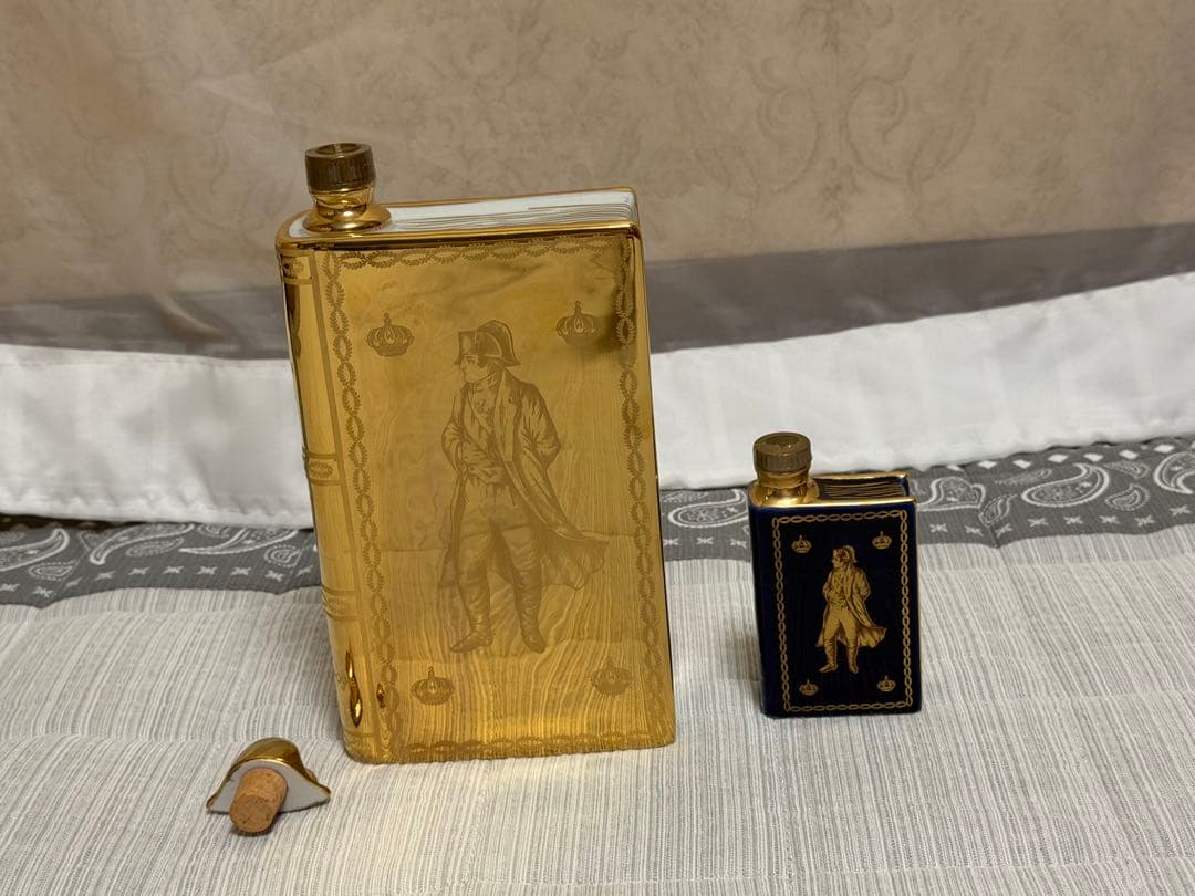 【未開栓】カミュ ナポレオンブック ゴールド 700ml 替栓付き＆ミニブック付 カミュ ナポレオン ブックゴールド 金陶器 未開栓 700ml カミュ ブック