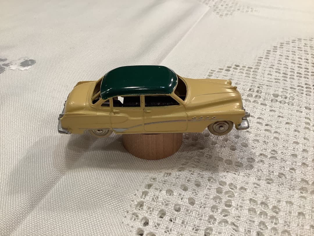 美品レア　DINKY TOYS BUICK ROADMASTER ミニカー
