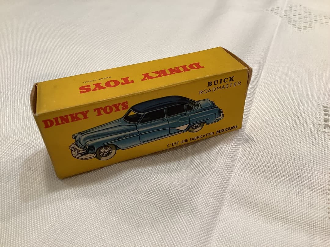美品レア　DINKY TOYS BUICK ROADMASTER ミニカー