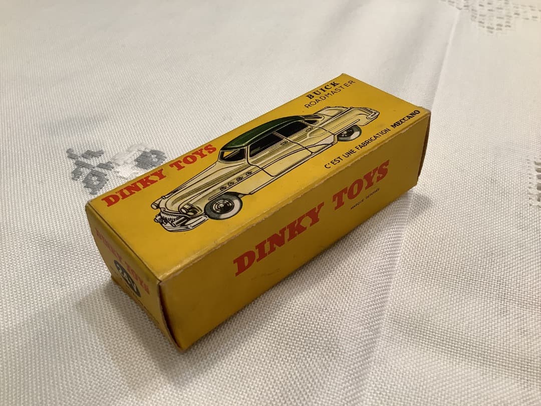 美品レア　DINKY TOYS BUICK ROADMASTER ミニカー
