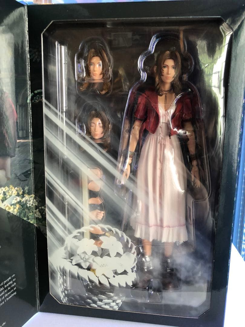 プレイアーツ改　ファイナルファンタジー VII エアリス 、バレット、ティファ