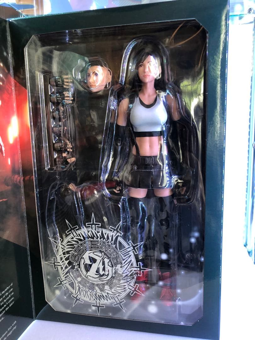 プレイアーツ改　ファイナルファンタジー VII エアリス 、バレット、ティファ