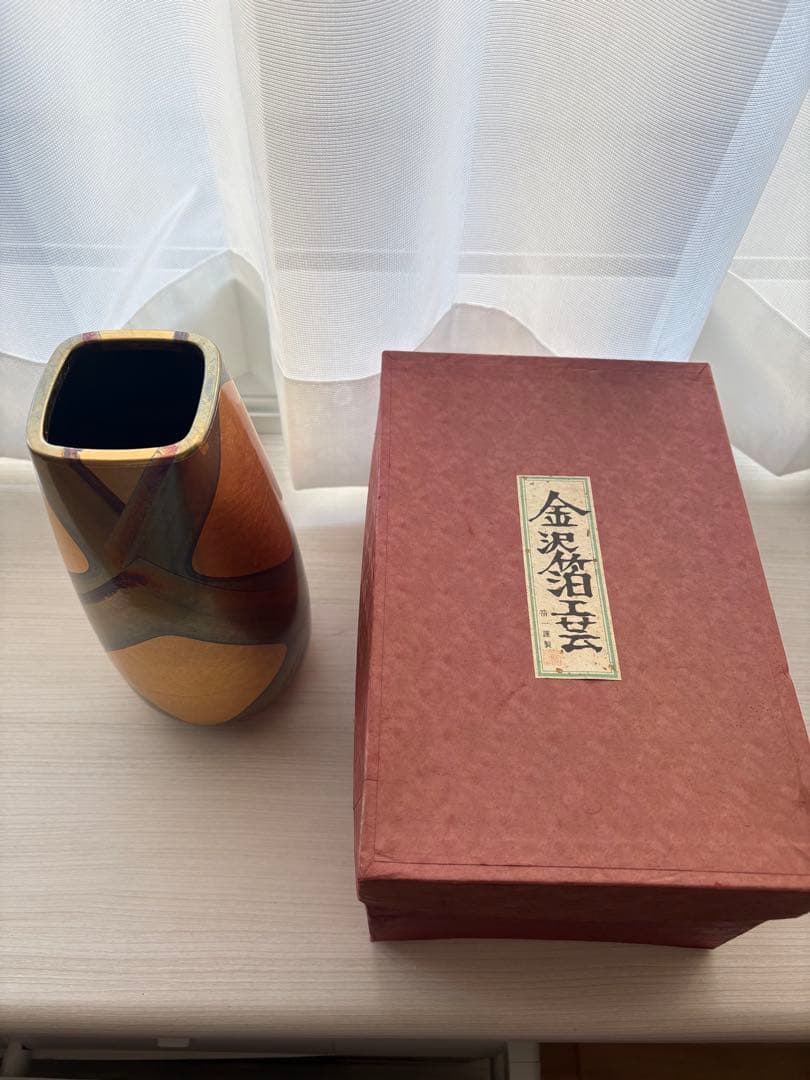 金沢箔芸　金箔の花瓶