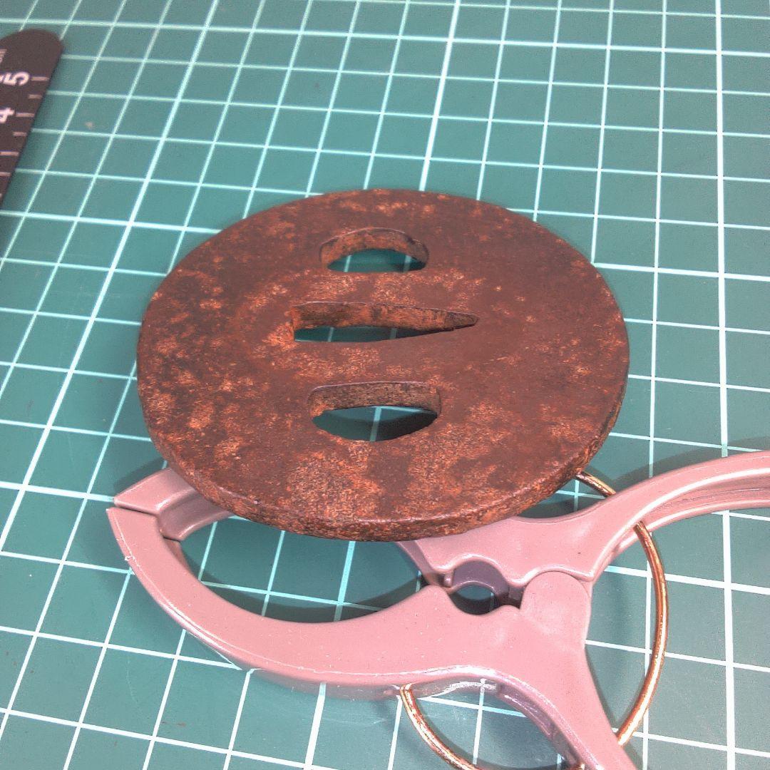 小物１ 鉄製 鍔(つば) 漢字刻印あり