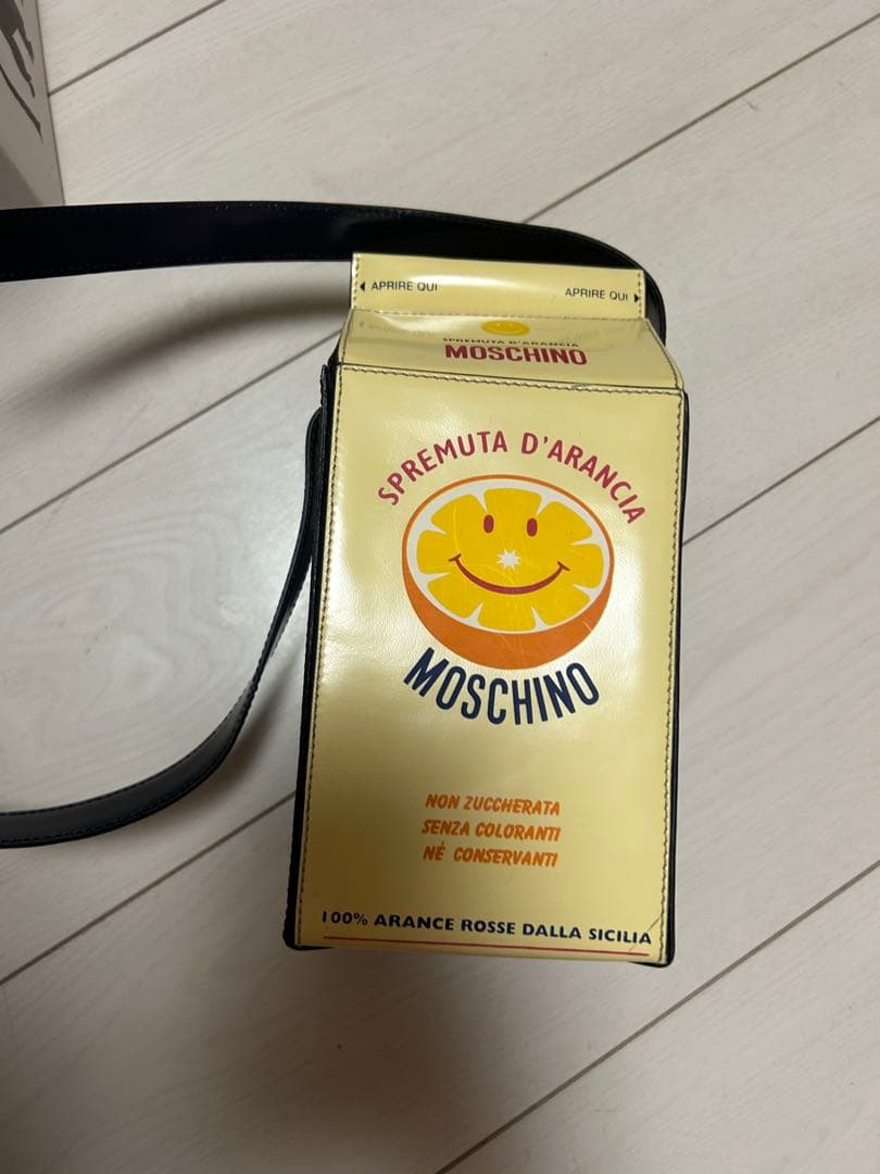 【新品未使用】MOSCHINO ジュースパック ショルダーバッグ
