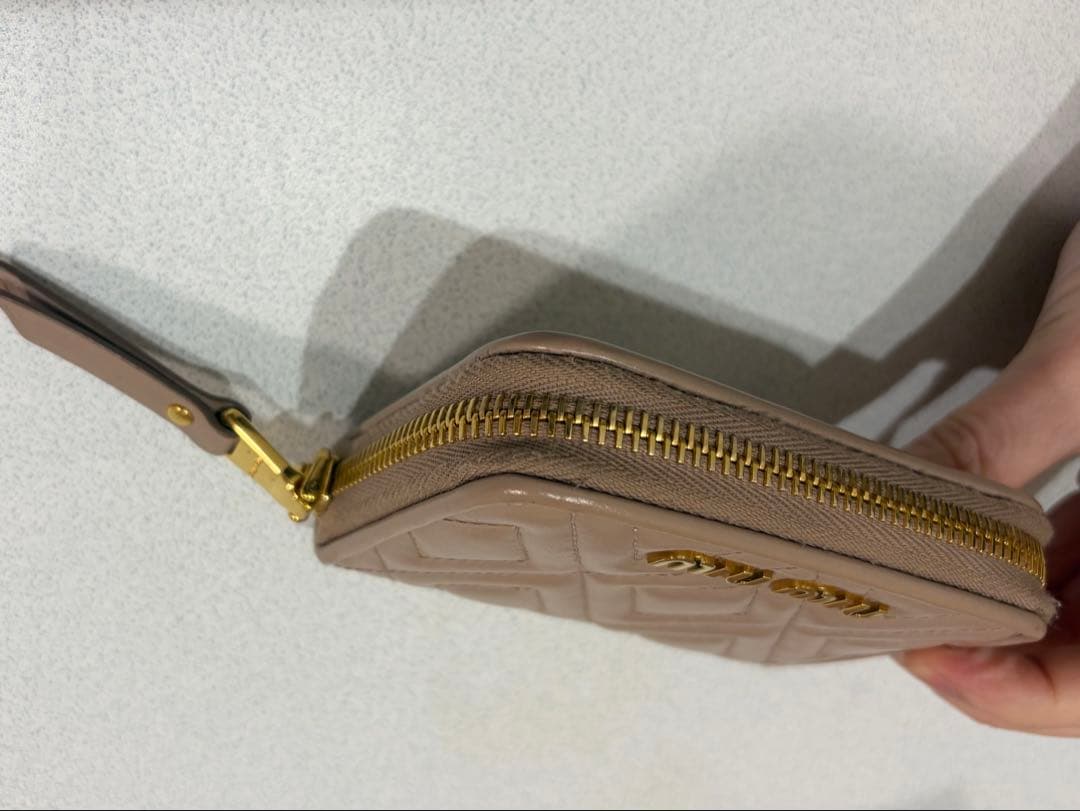 miu miu キルティングケース