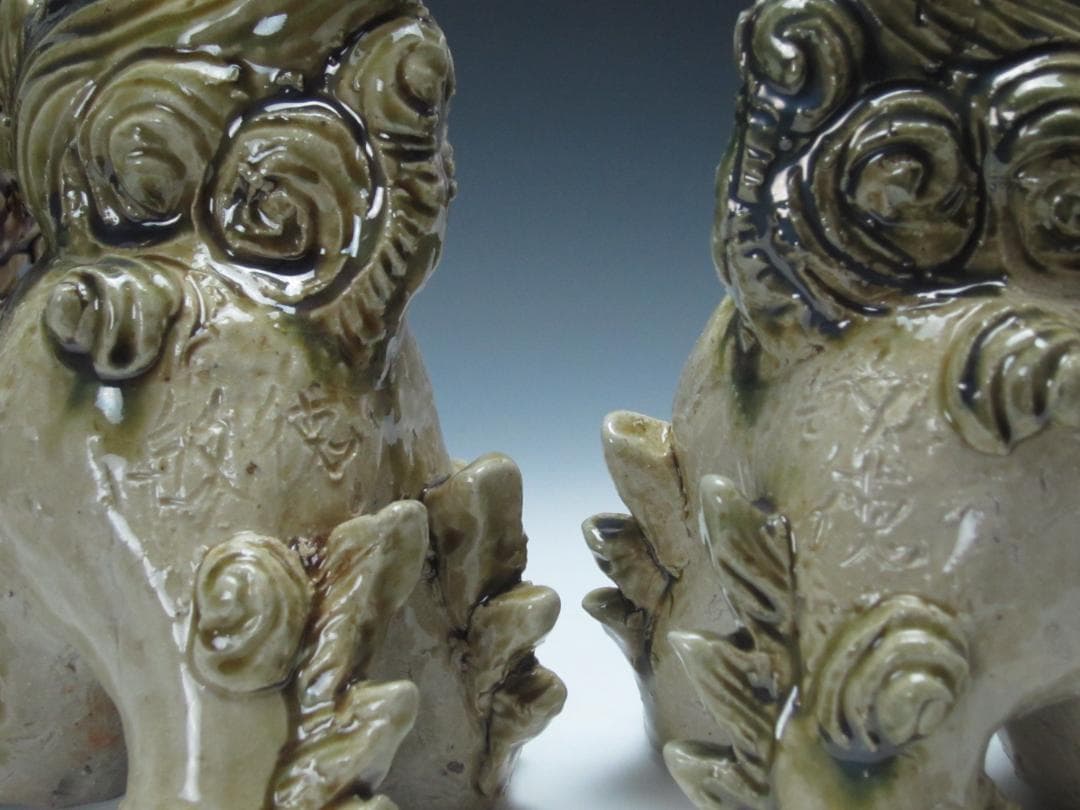 人間国宝一門 金城敏徳 作 緑釉立シーサー（大）1対 - メルカリ 金城敏徳