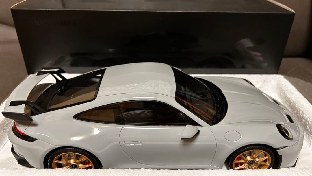 ラスト価格ミニチャンプス 1/18 ポルシェ911 (992) GT3 2021