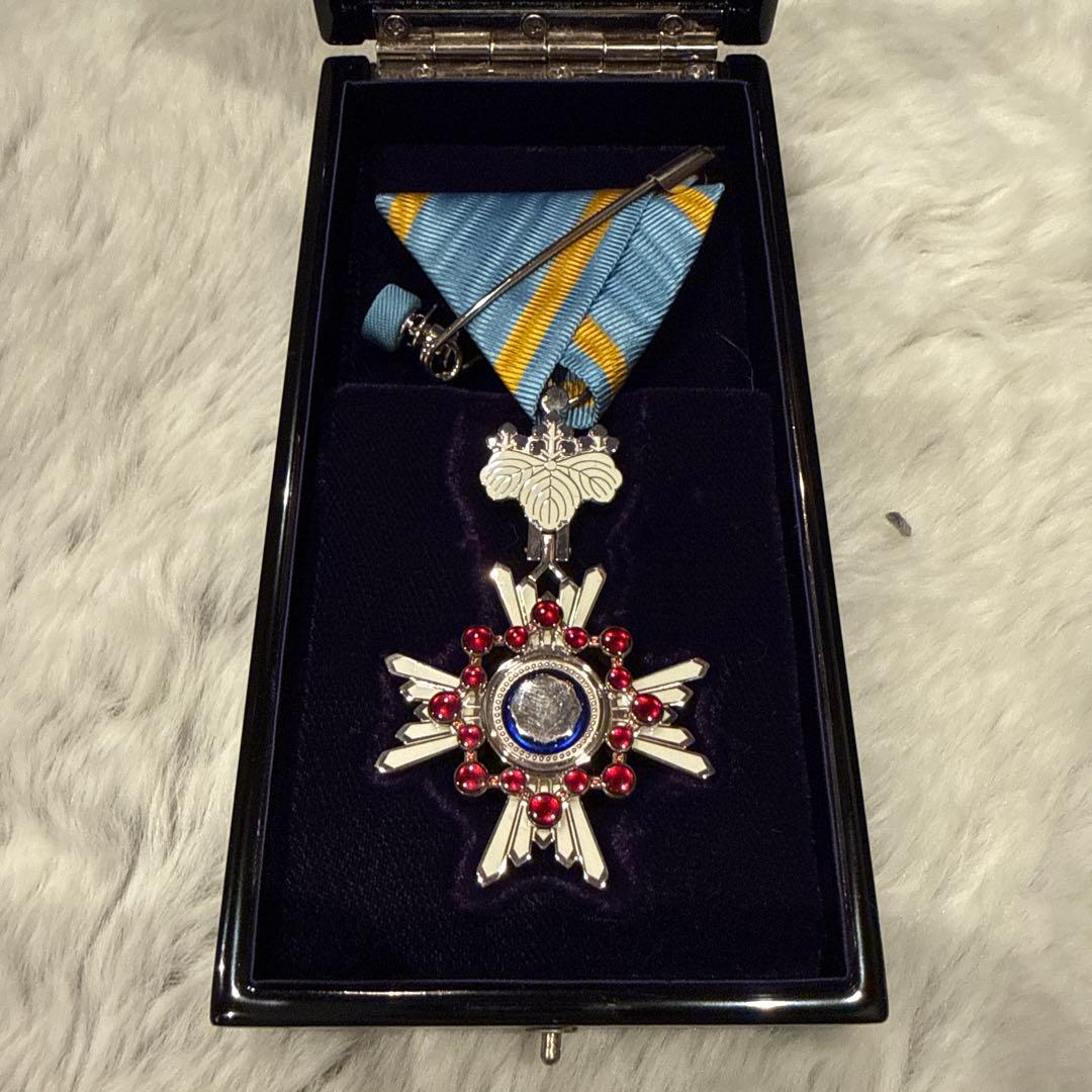 B*i様 勲章 瑞宝単光章 略綬&ケース付 オーダーメイドケースの＜瑞宝章叙勲記念 勲章専用ディスプレーケース